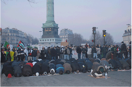 Публичные молитвы на площади Республики