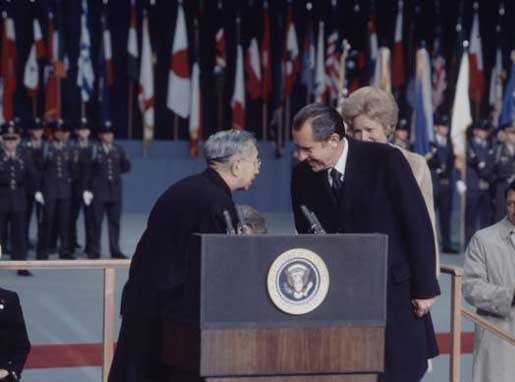 हिरो हितो निक्सन के साथ