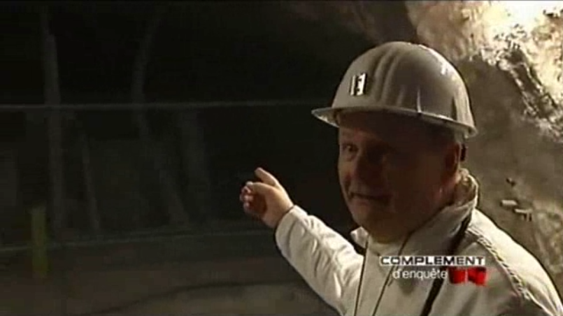 기둥이 압력에 의해 비틀림